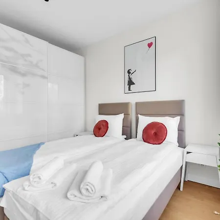 Sleeping&living 2br Metro Wilanowska *
