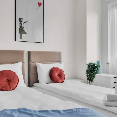 Apartment Sleeping&living 2br Metro Wilanowska Warschau